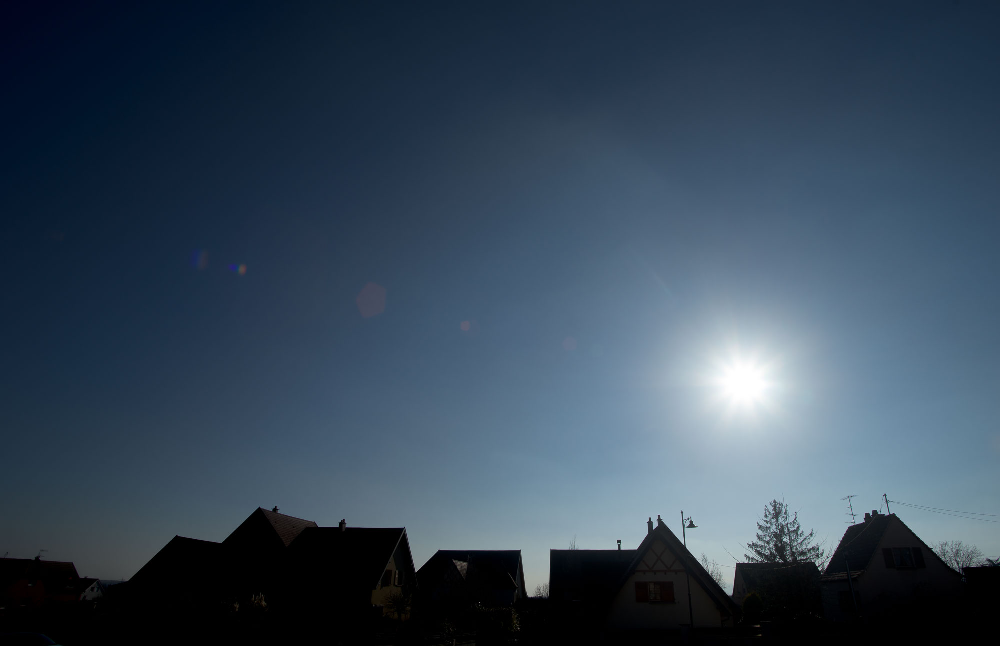 Name:  Canon20-35L-Sunstar-005.jpg
Hits: 217
Gre:  100,6 KB