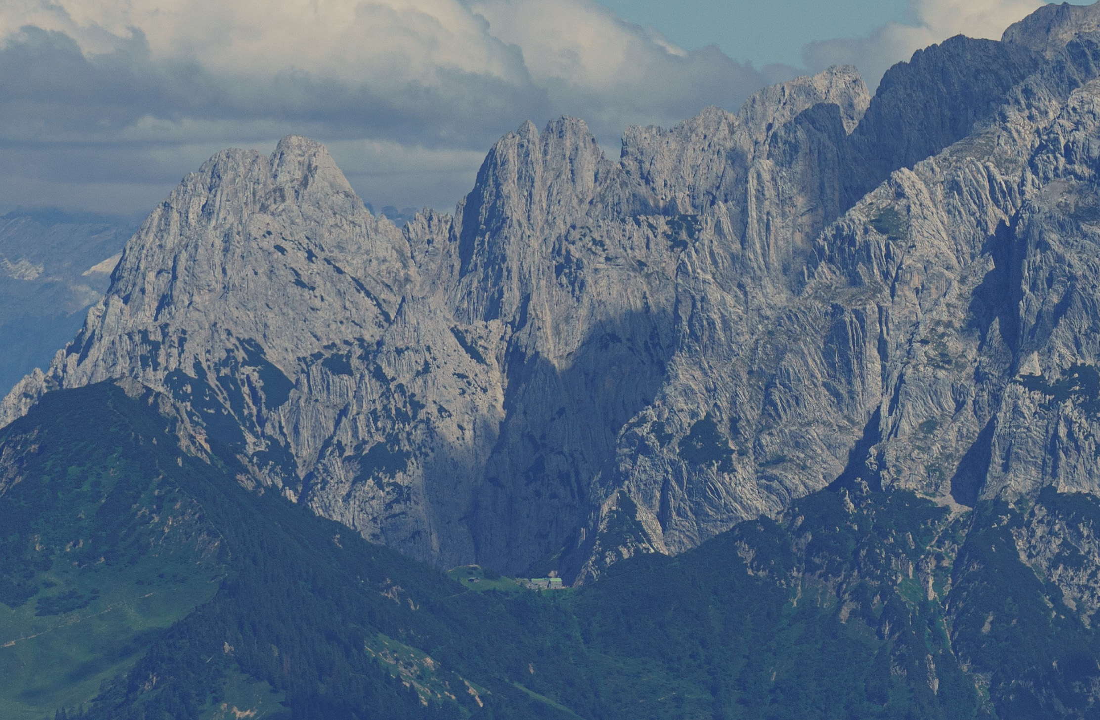 Name:  Kaisergebirge vom Steilnerjoch (Sigma MF 56180)_R_31433-Pano16v-2.jpg
Hits: 549
Gre:  996,0 KB