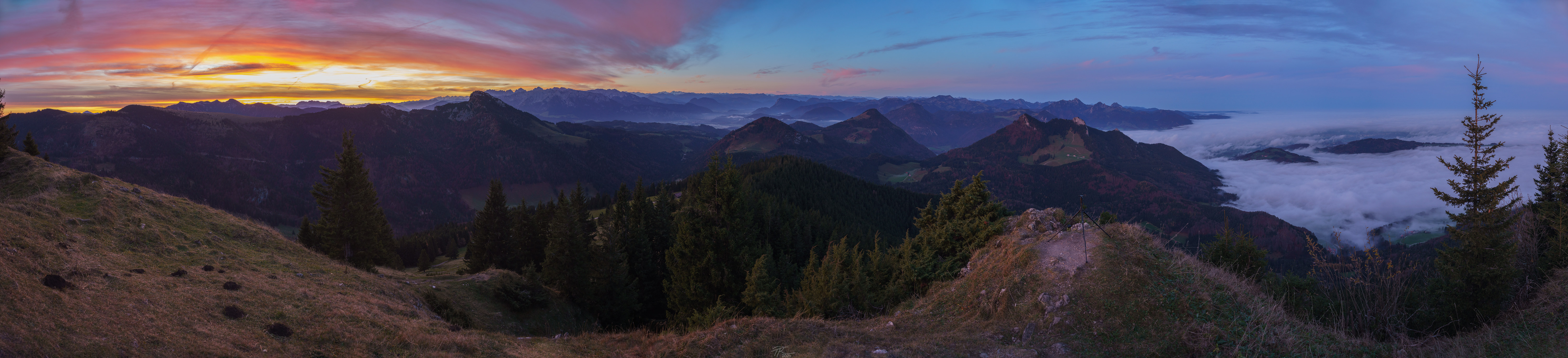 Name:  270-Pano_Feichteck_morgens_Hochnebel_R_37622-Pano.jpg
Hits: 276
Gre:  2,10 MB