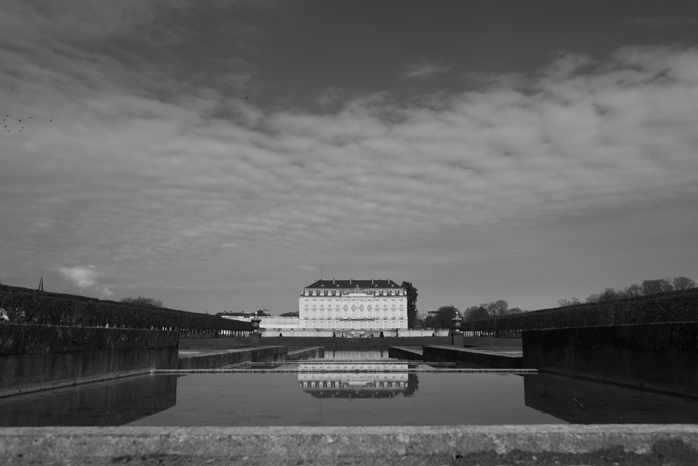 Name:  Spiegelung Schloss Wassertreppe.JPG
Hits: 170
Gre:  291,1 KB