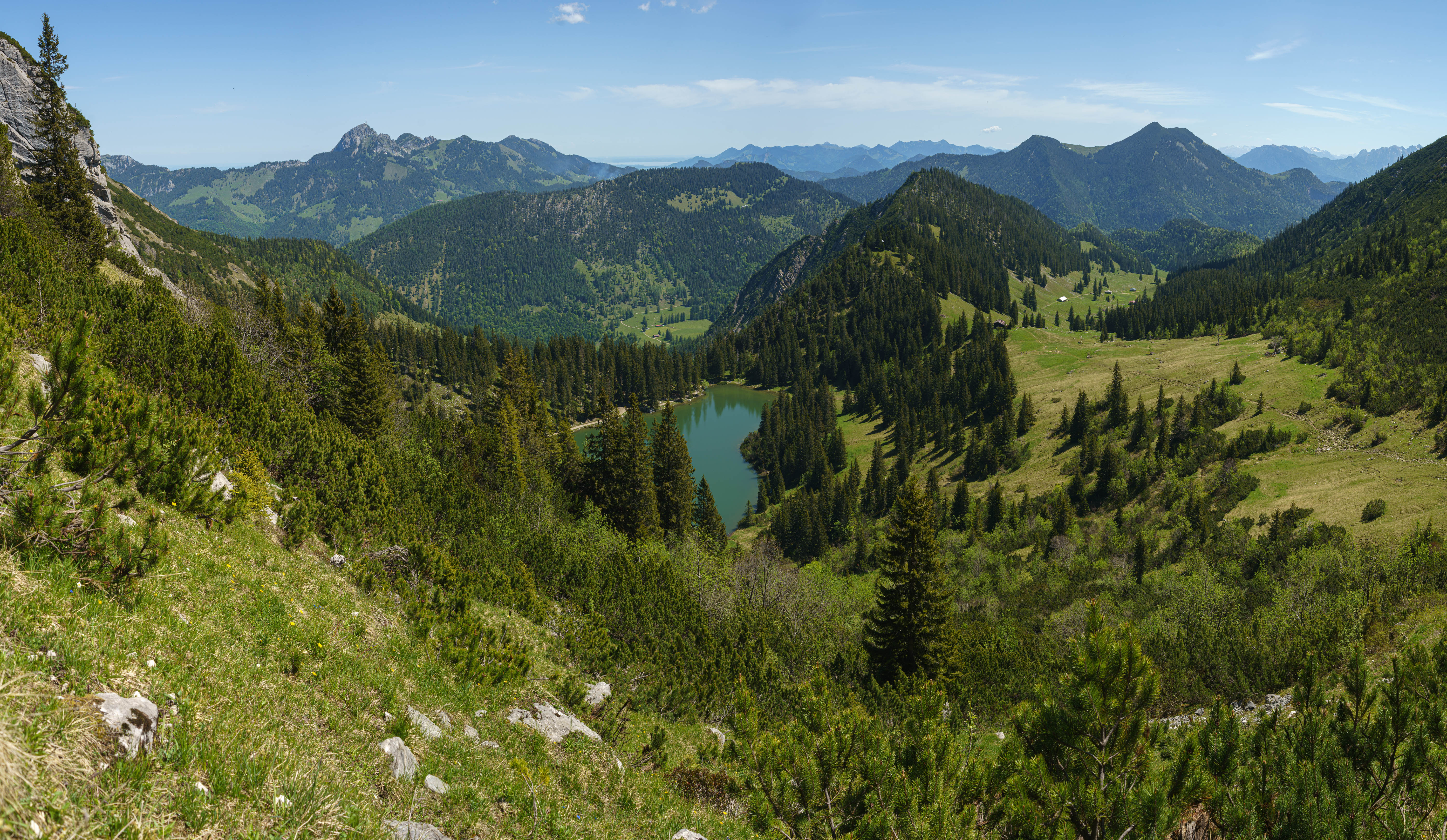 Name:  25.05.31 Ruchenkpfe - C3570 @ 35mm - _R_35414-Pano12v-Bearbeitet.jpg
Hits: 73
Gre:  4,21 MB
