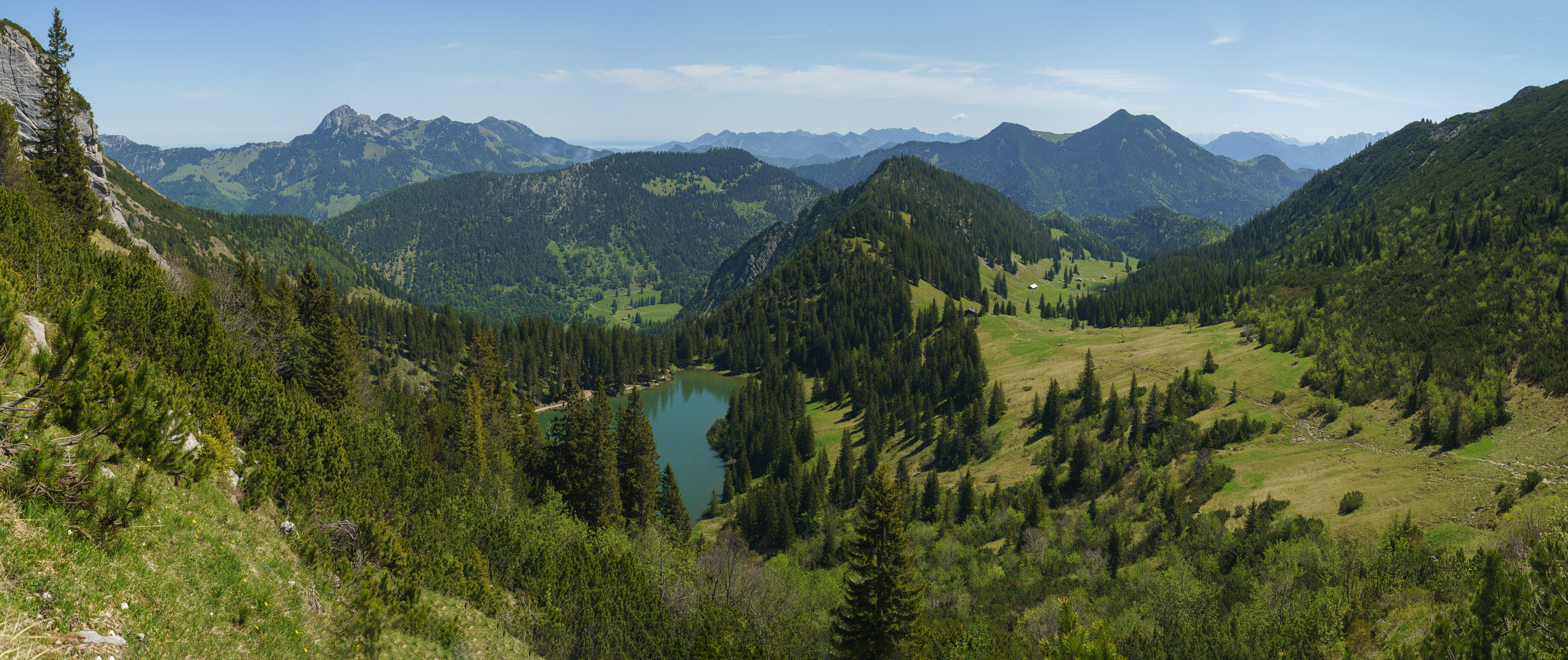 Name:  25.05.31 Ruchenkpfe - C3570 @ 50mm- _R_35405-Pano15v-Bearbeitet.jpg
Hits: 71
Gre:  4,85 MB