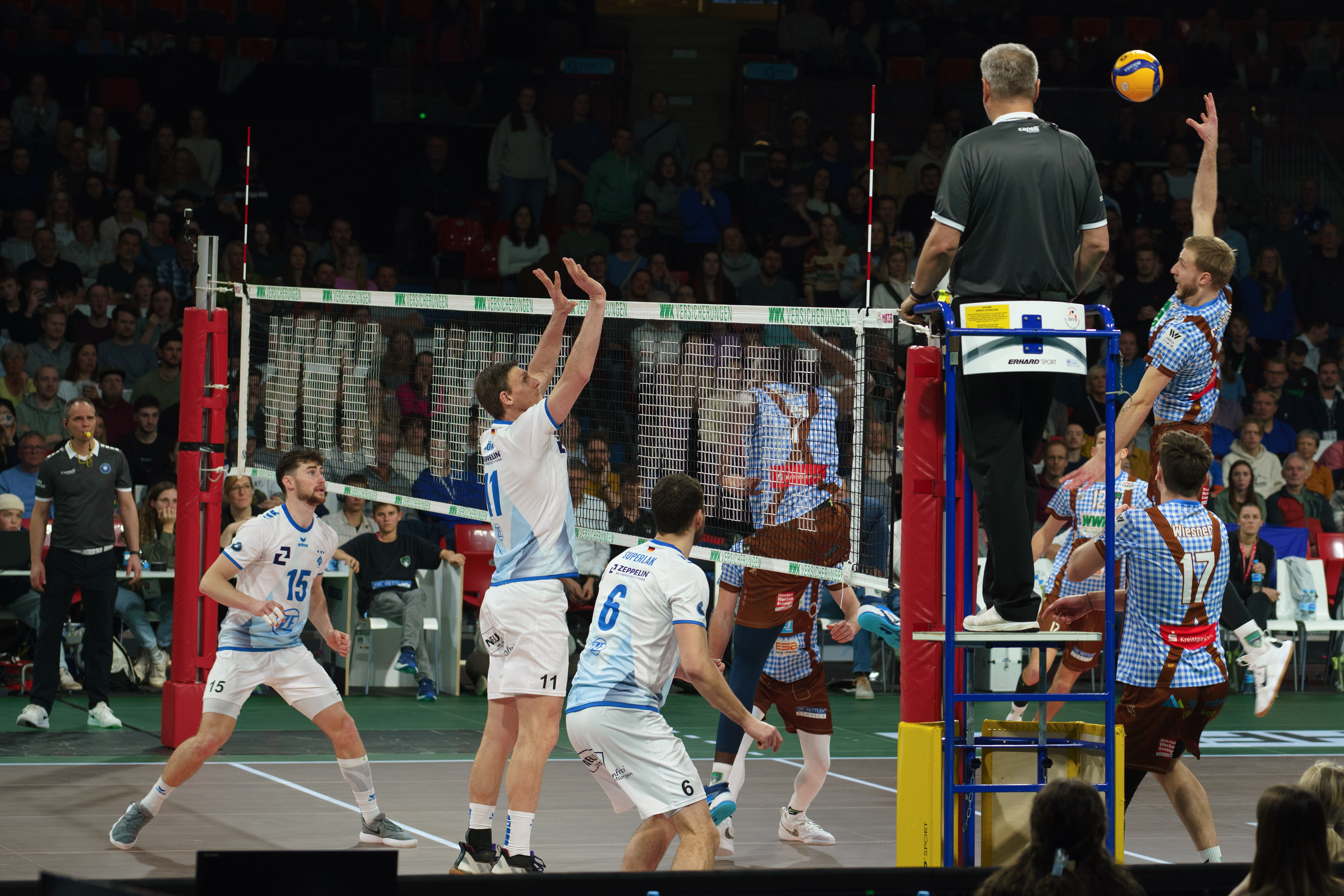 Name:  25.01.11 - Volleyball Herrsching - Friedrichshafen - LRAE100_R_30066.jpg
Hits: 52
Gre:  5,05 MB