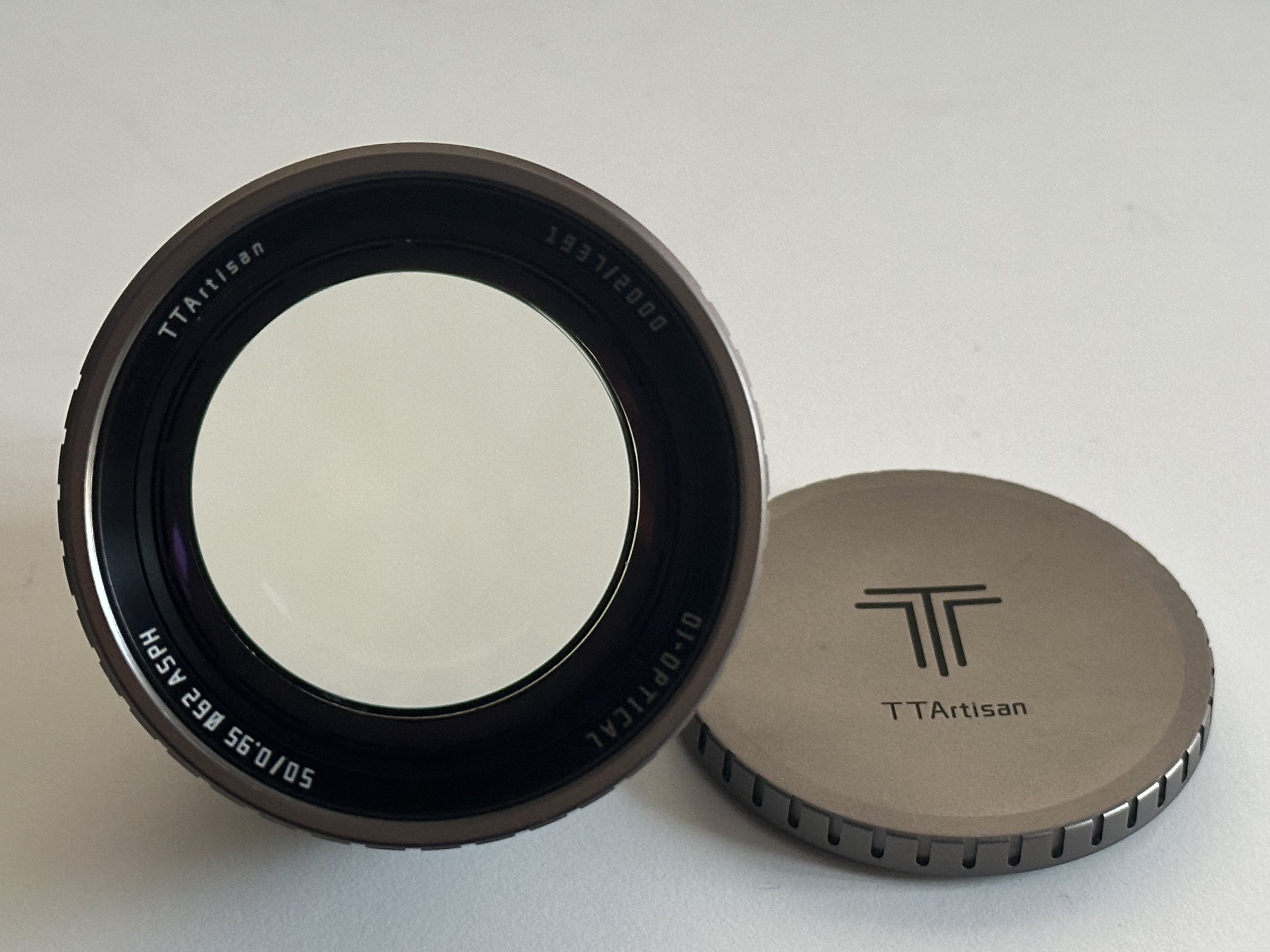 Name:  TTArtisan 50:0.95 ASPH Titanium 04.jpg
Hits: 47
Gre:  677,2 KB