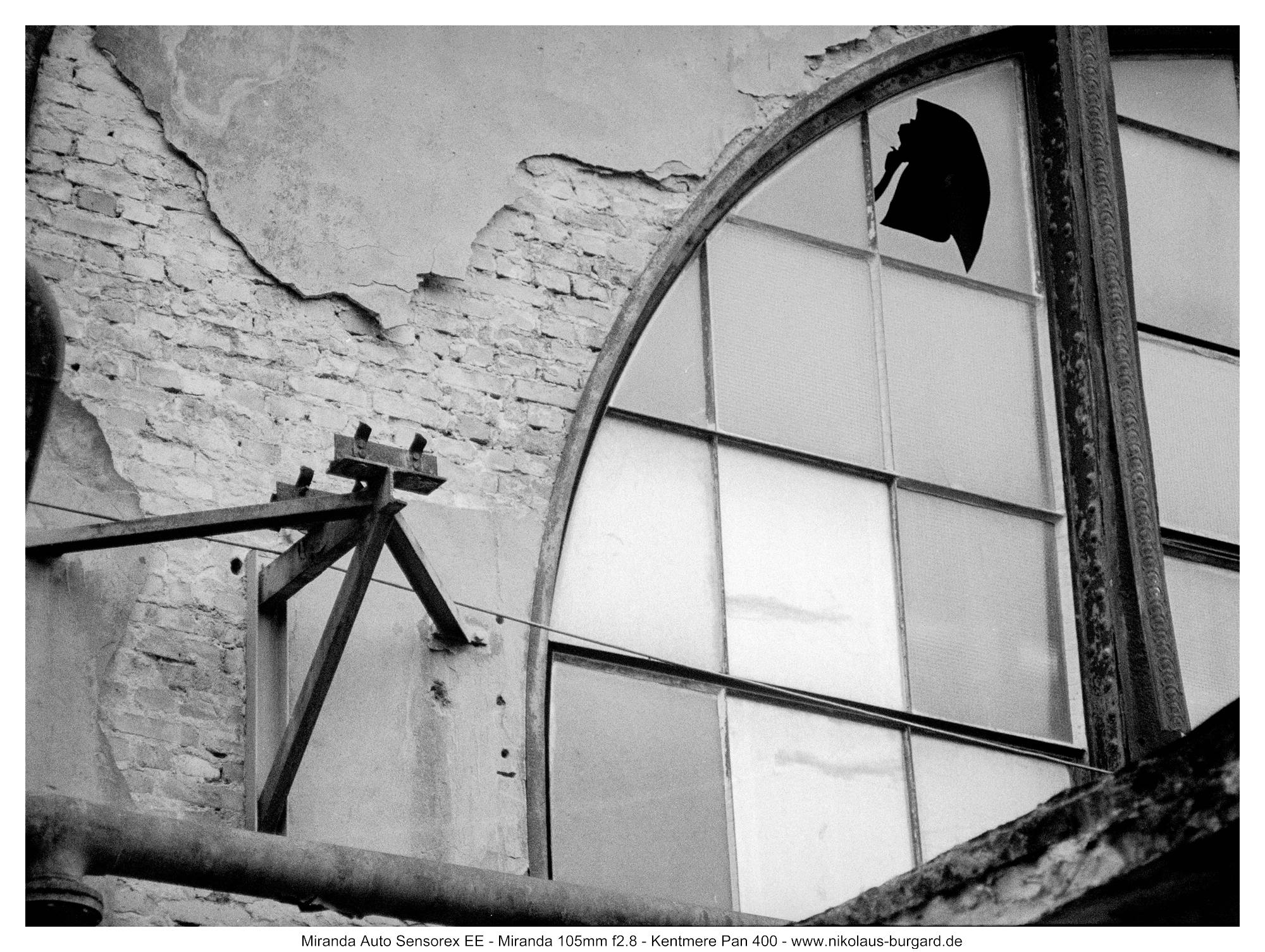 Name:  500kb_2025-09-08 Miranda Sensorex EE - 105mm f2.8 - Kentmere 400 - Gasmaschinenzenz+Schwarzenbe .jpg
Hits: 98
Gre:  499,8 KB