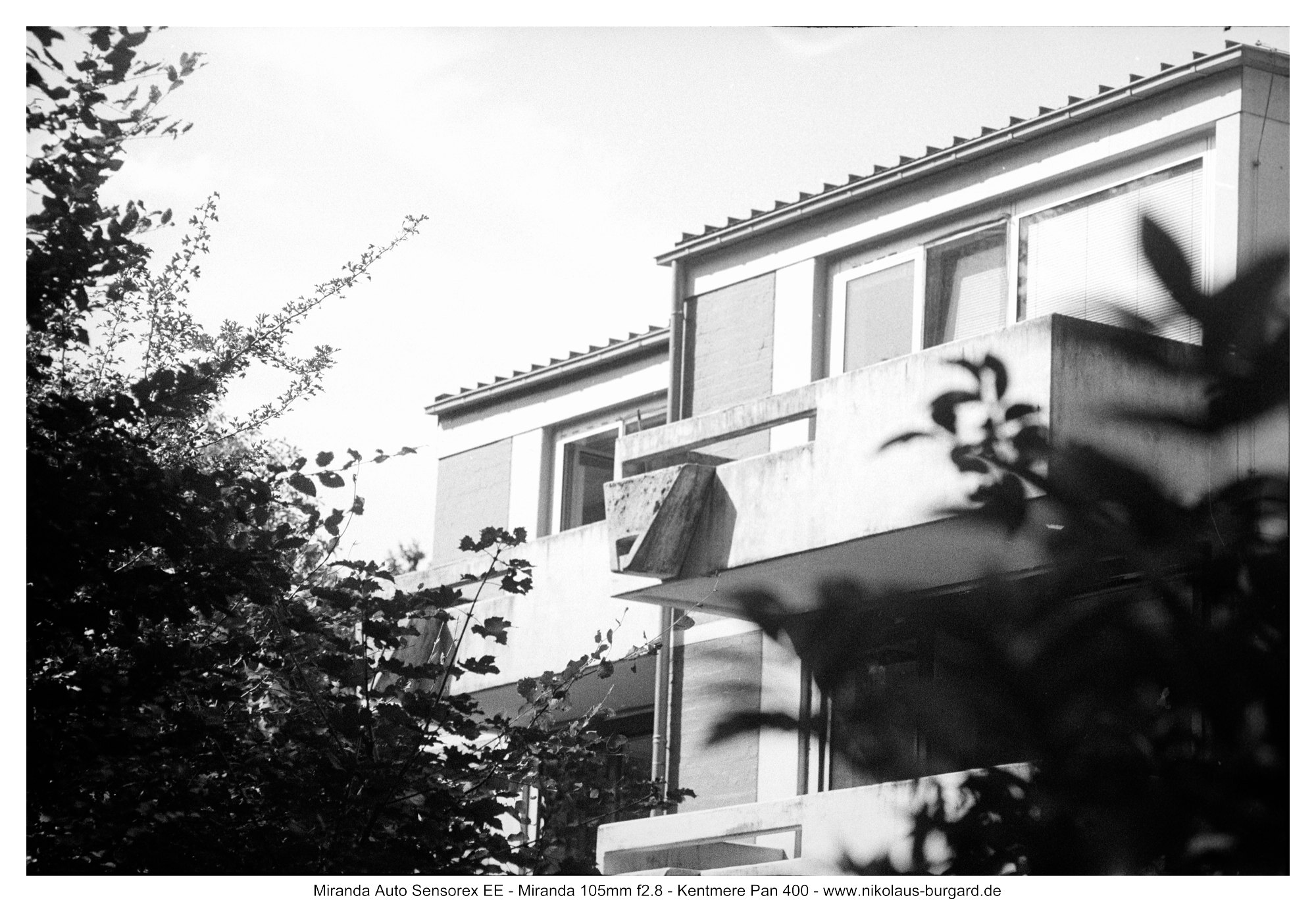 Name:  500kb_2025-09-08 Miranda Sensorex EE - 105mm f2.8 - Kentmere 400 - Gasmaschinenzenz+Schwarzenbe .jpg
Hits: 95
Gre:  498,6 KB