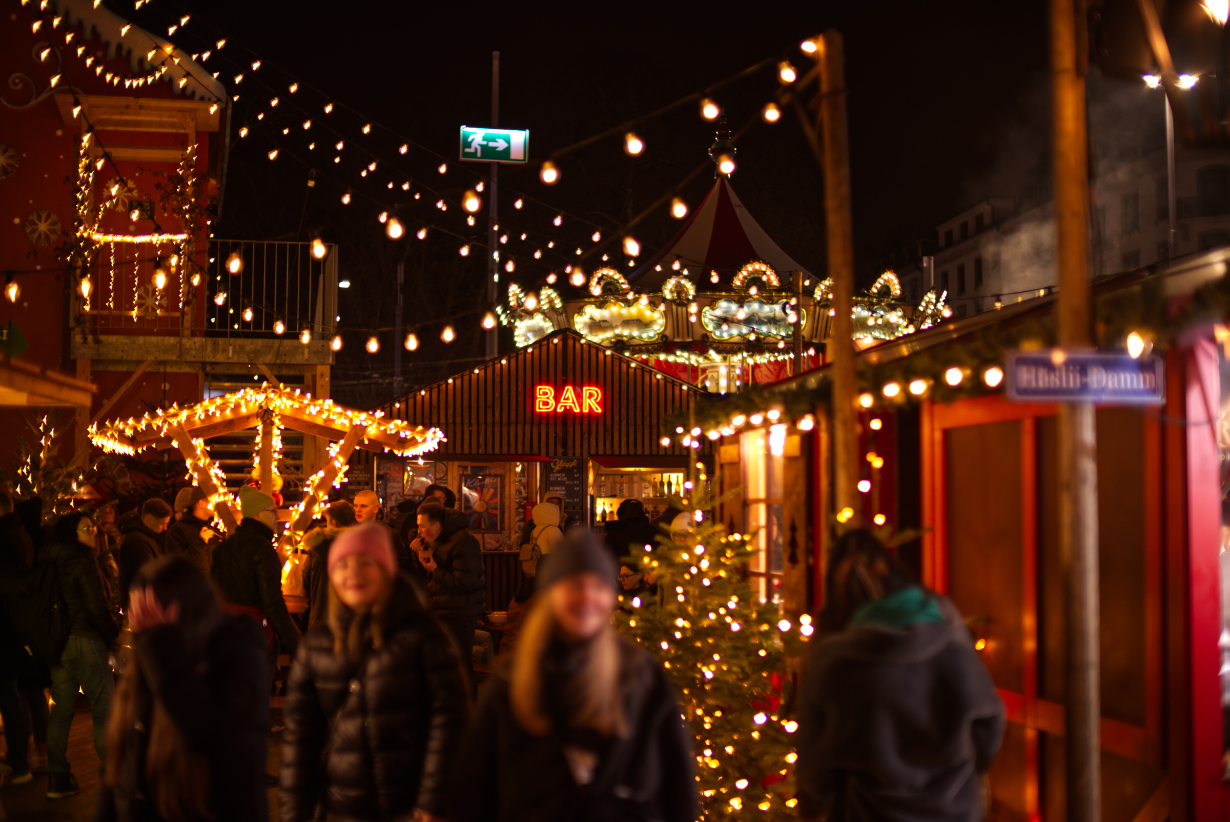 Name:  Weihnachtsmarkt Z�rich 06 mit Zhong Yi Mitakon 50mm 0.95 Dark Knight.jpg
Hits: 50
Gr��e:  1,16 MB