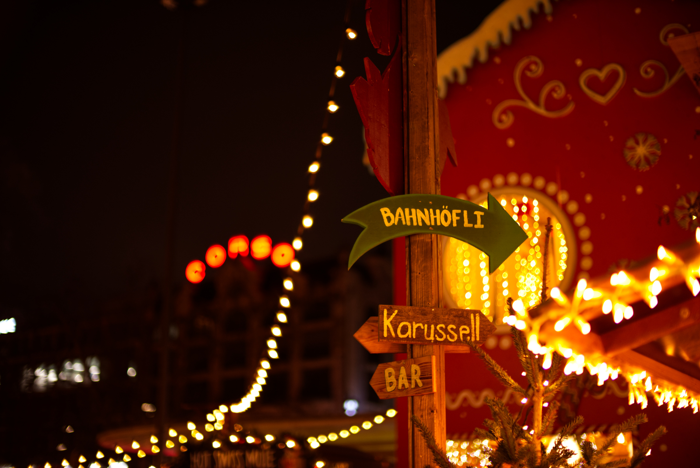 Name:  Weihnachtsmarkt Z�rich 07 mit Zhong Yi Mitakon 50mm 0.95 Dark Knight.jpg
Hits: 50
Gr��e:  921,0 KB