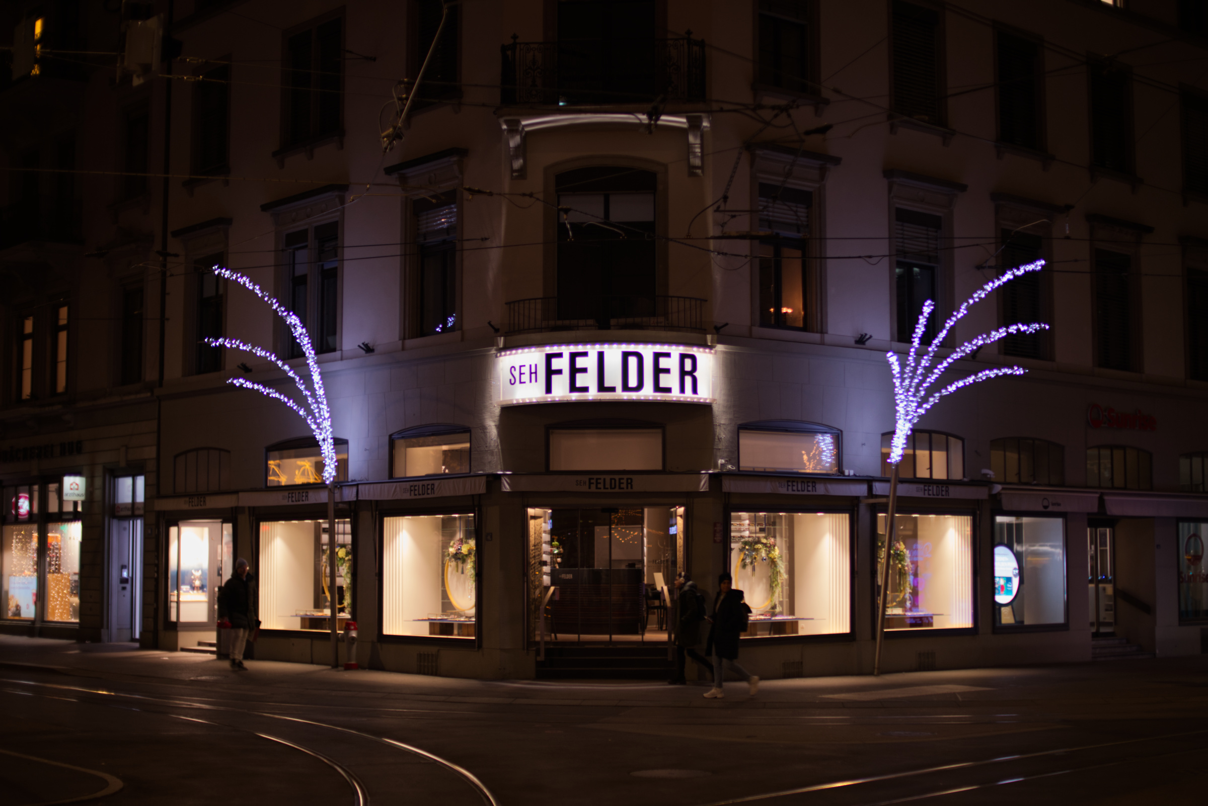 Name:  Weihnachtsmarkt Z�rich 09 mit Zhong Yi Mitakon 50mm 0.95 Dark Knight.jpg
Hits: 48
Gr��e:  831,2 KB