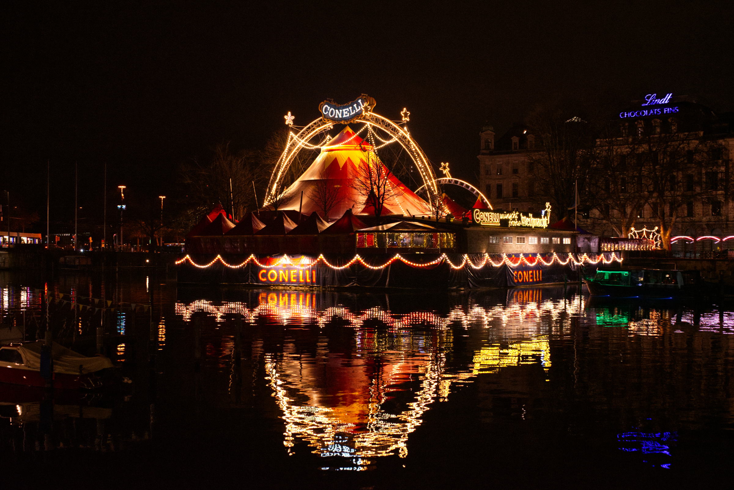 Name:  Weihnachtsmarkt Z�rich 10 mit Zhong Yi Mitakon 50mm 0.95 Dark Knight.jpg
Hits: 52
Gr��e:  1,86 MB