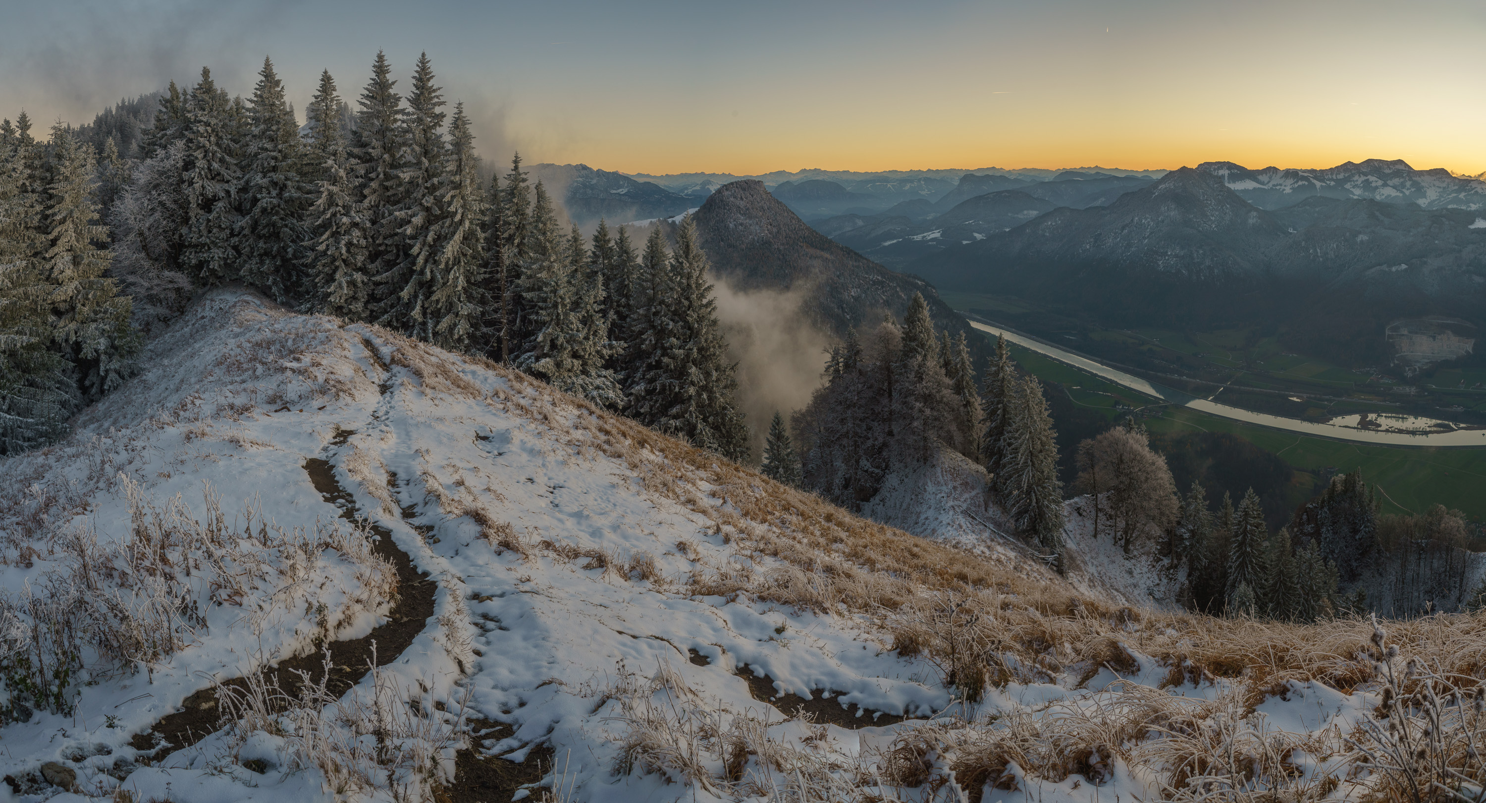 Name:  25.11.19 Heuberg Sonnenuntergang, Nebelschwaden, C3570_R_37944-Pano9v_3kpx.jpg
Hits: 100
Gr��e:  1,62 MB