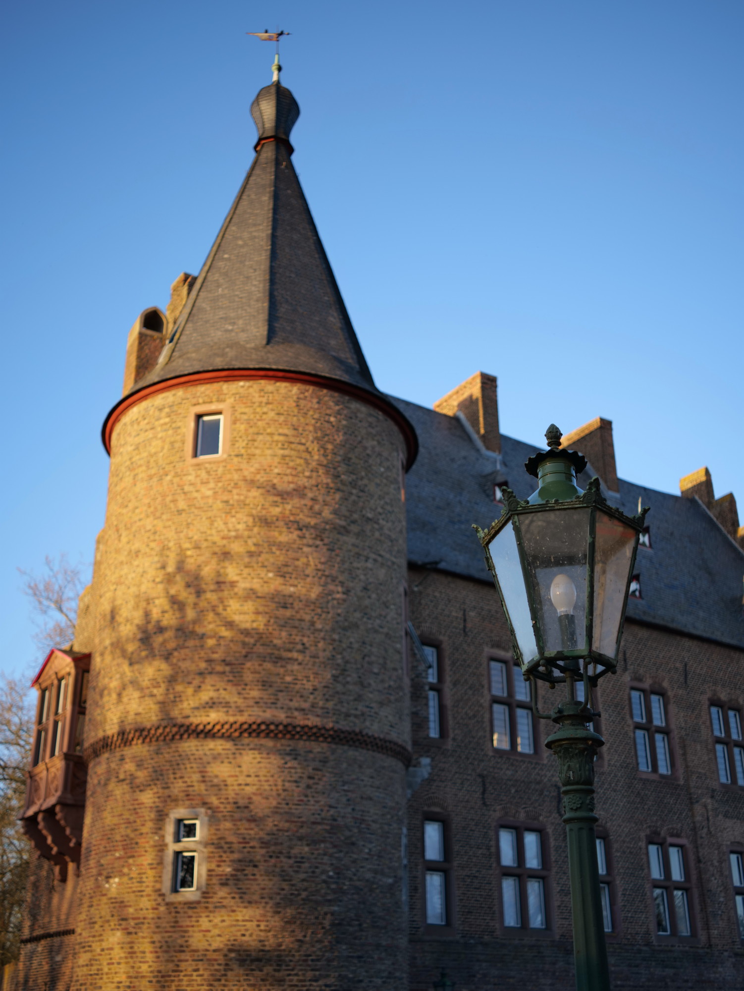 Name:  Voigtlaender Color Skoparex 35mm_Schloss.JPG
Hits: 13
Gr��e:  477,6 KB