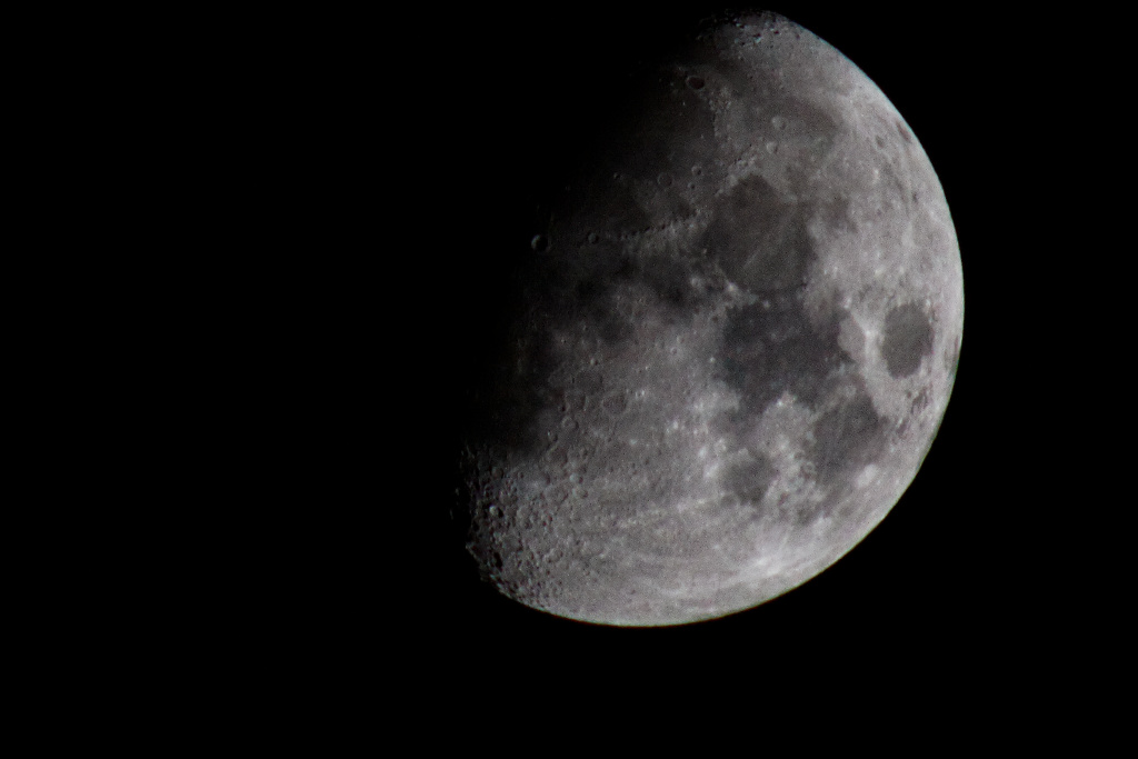 Name:  Mond.jpg
Hits: 800
Gre:  103,6 KB