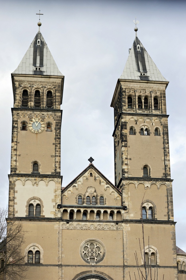 Name:  0004984_OLYMPUS OM  SHIFT  KIRCHE.jpg
Hits: 479
Gre:  303,9 KB