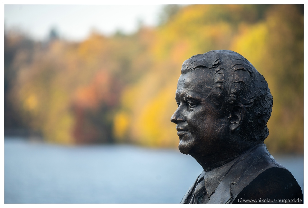 Name:  300kb_Herbstspaziergang Carl Zeiss 80-200mm f4 003.jpg
Hits: 1822
Gre:  266,9 KB