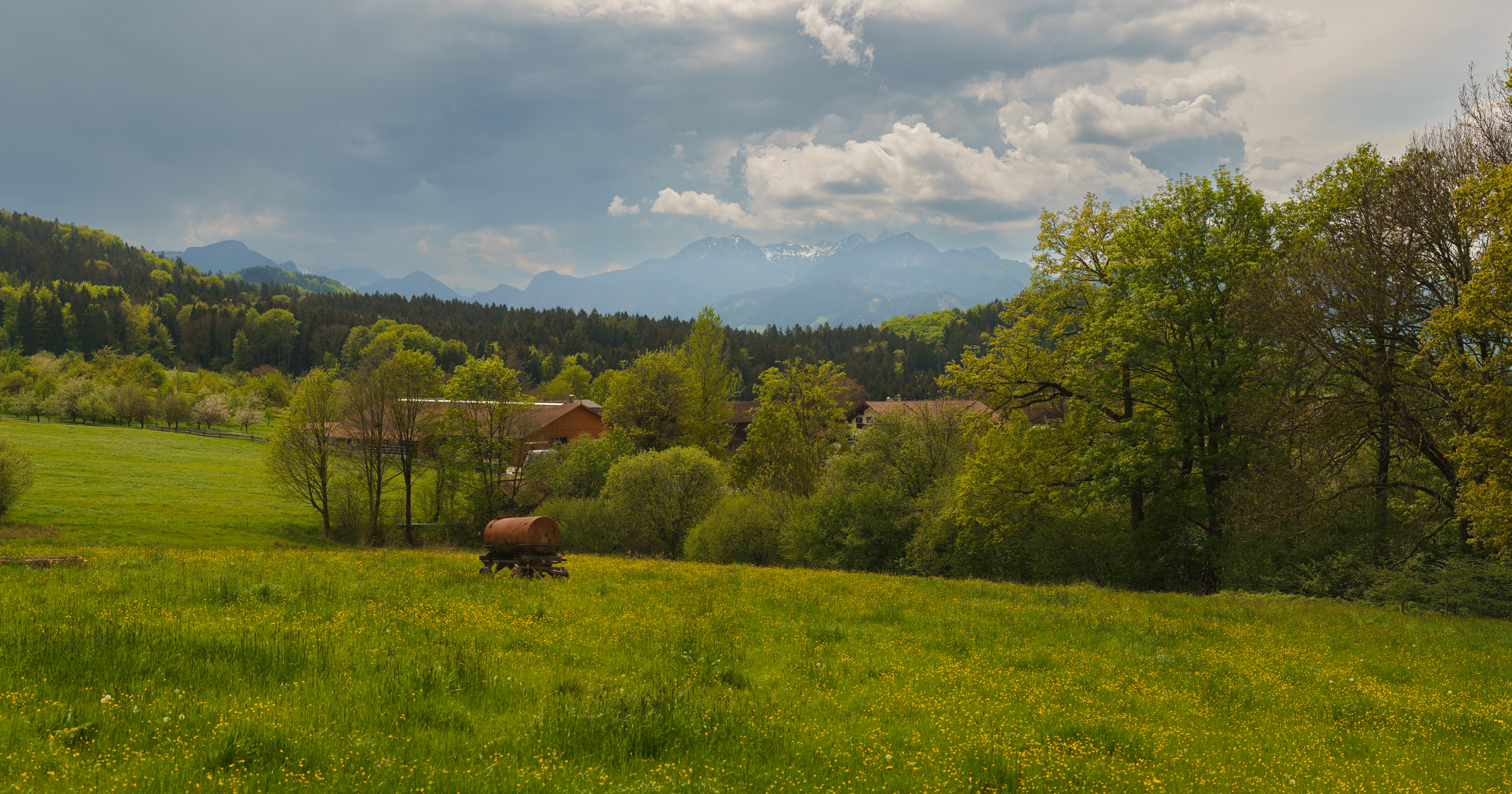 Name:  230507 Sachsenkam (Topcor 2.8 100)_R_37053-Pano.jpg
Hits: 131
Gre:  3,60 MB