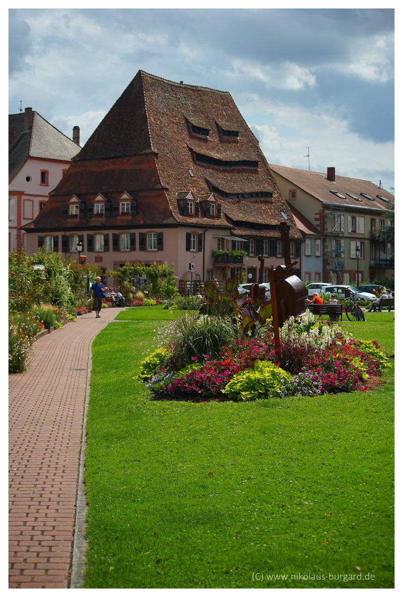 Name:  299kb_Wissembourg Soligor 35-70 f2.5-3.5 + 60-300 f4-5.6 049.jpg
Hits: 1446
Gre:  295,4 KB