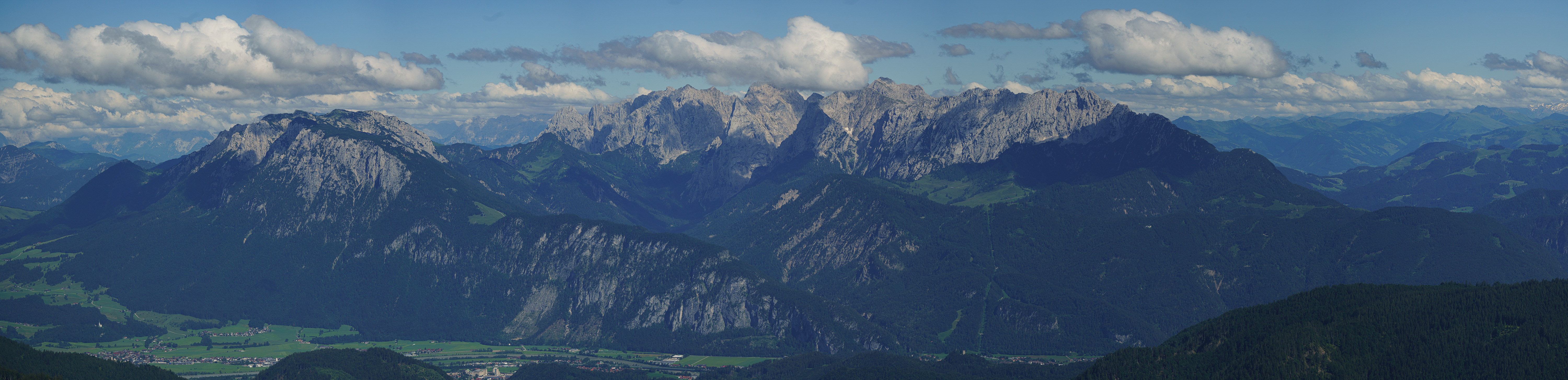 Name:  Kaisergebirge vom Steilnerjoch (Sigma MF 56180)_R_31433-Pano16v Kopie1.jpg
Hits: 442
Größe:  3,25 MB
