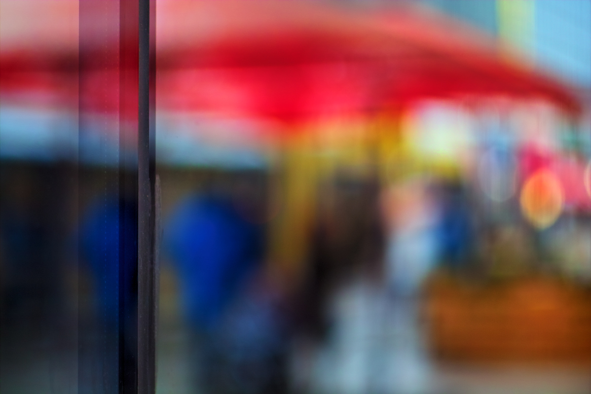 Schaufenster-Spiegelung Alexanderplatz Berlin