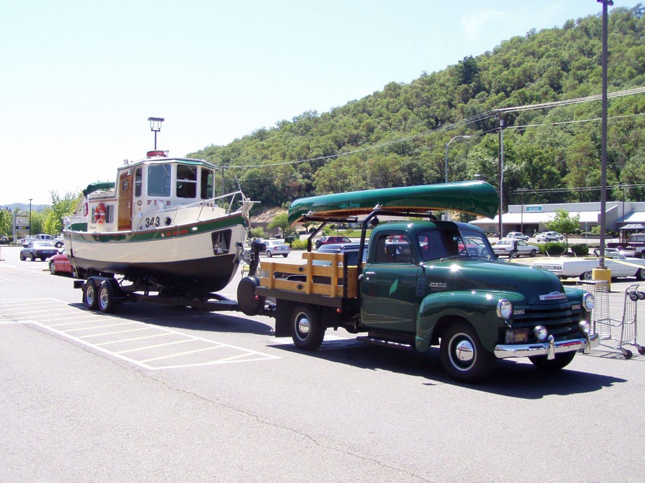 Chevrolet 3100 Truck mit Boot