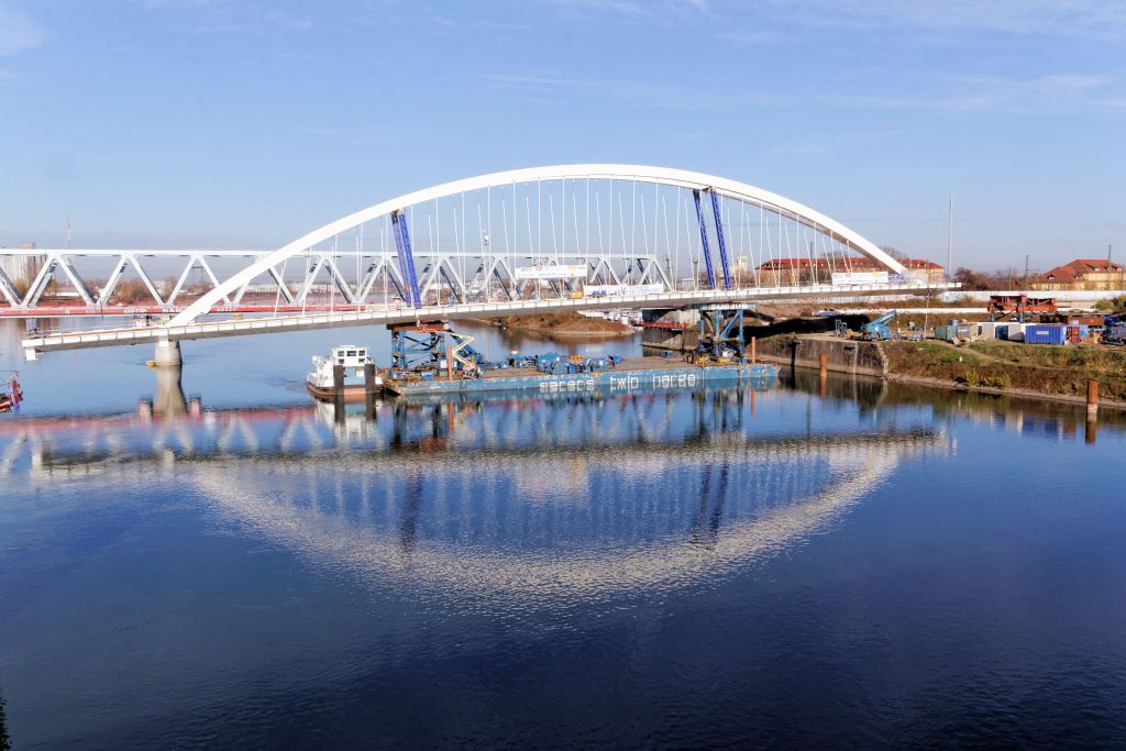 Hier kommt eine Brcke 2