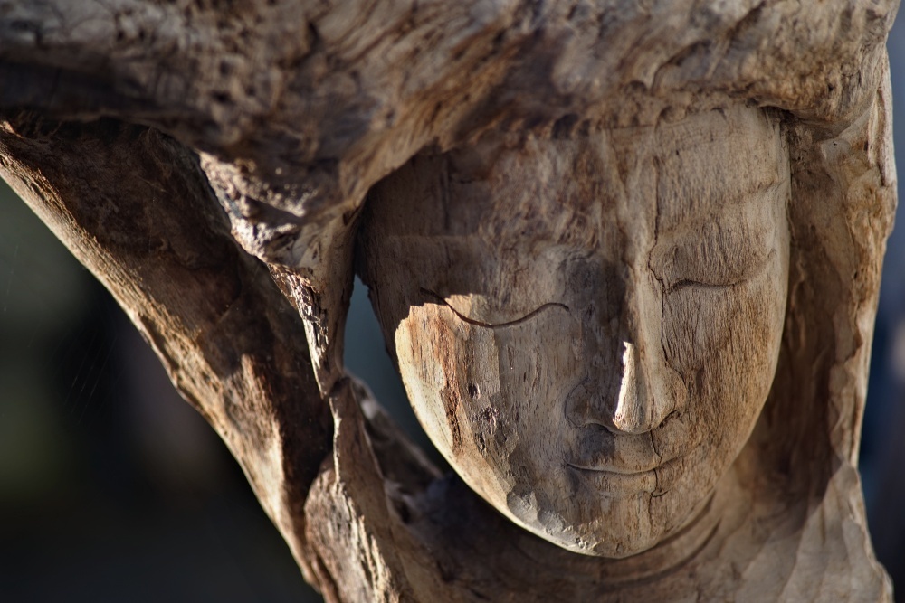 Asiatische Holzskulptur