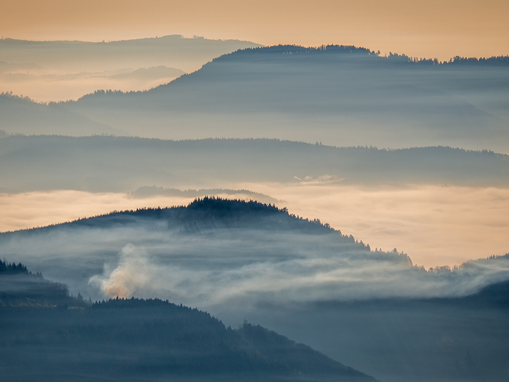 ber dem Nebel...