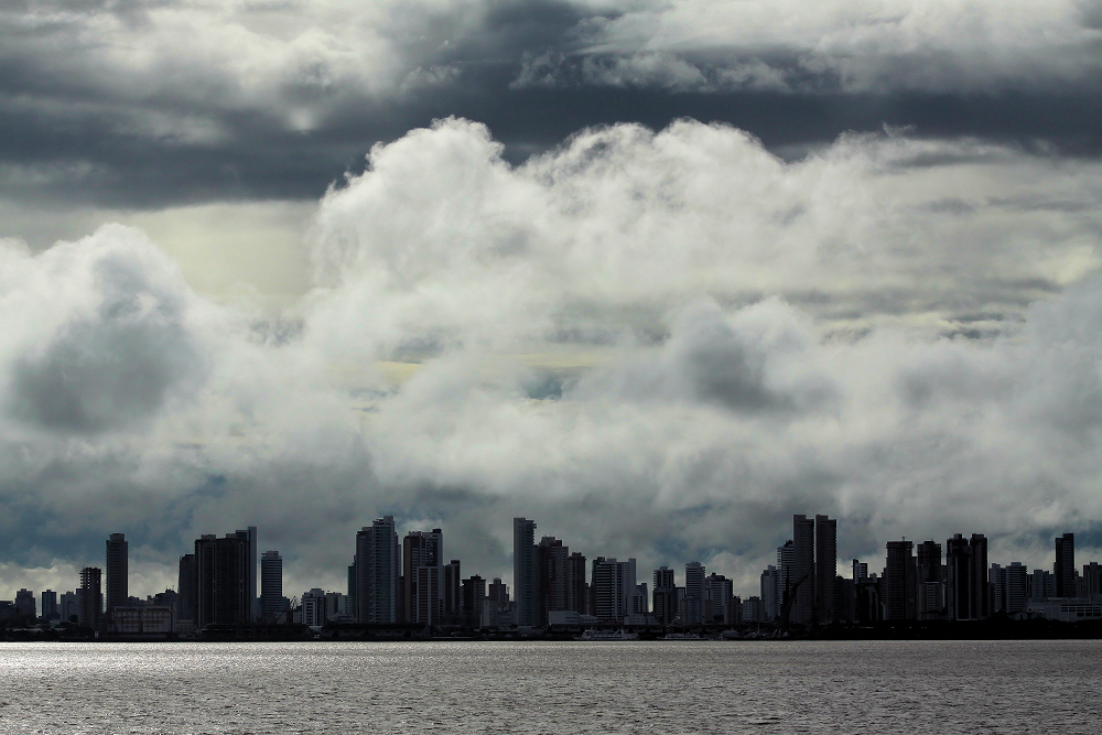 Gewitterwolken ber Belem